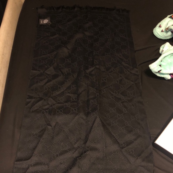 COPY - Authentic (real) Gucci scarf - Picture 5 of 6